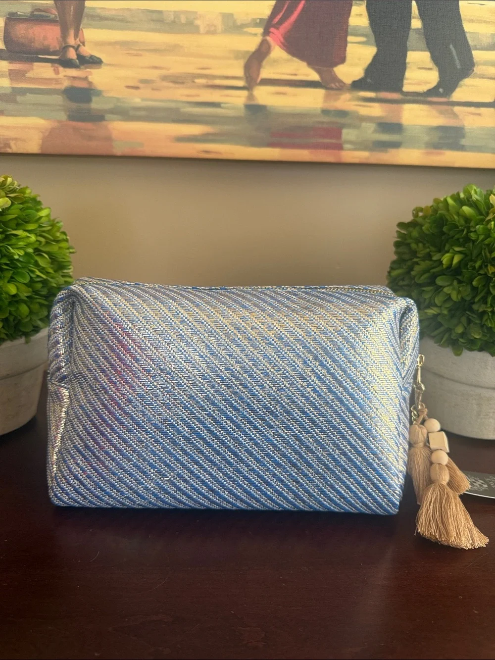 VINCE CAMUTO 💄IRIDESCENT BLUE COSMETIC BAG💄 WITH TASSEL CHARMS 🌟NWT🌟